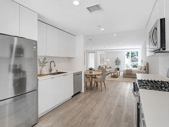 5th image of 11700 Magnolia Blvd #209