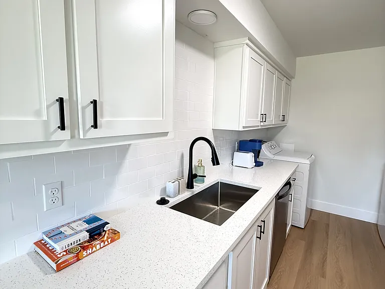 1172 W Cato Springs Rd — Photo 15