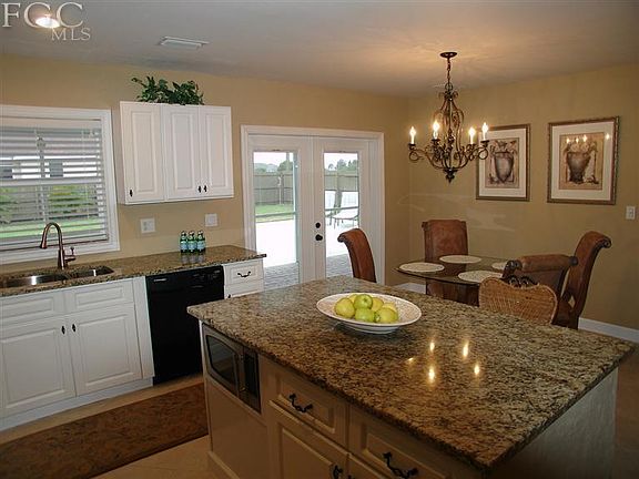 There's Lots Of Room To Prepare That Weekend Family Meal 