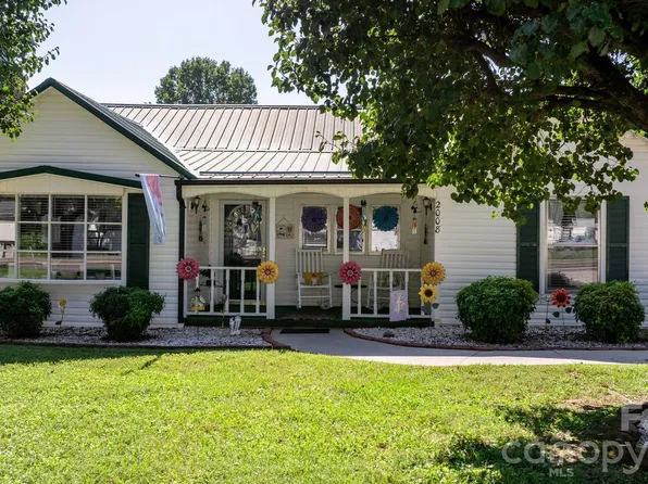 2008 Walt Arney Rd, Lenoir, NC 28645