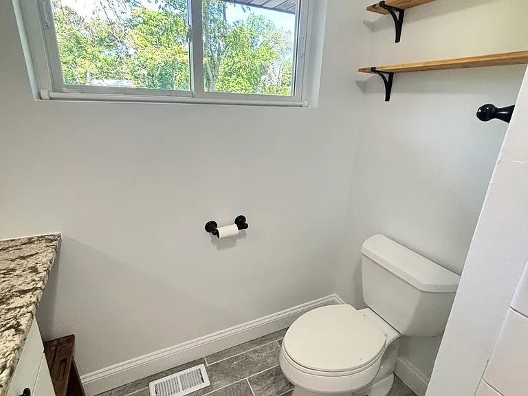 219 James Rd — Photo 17