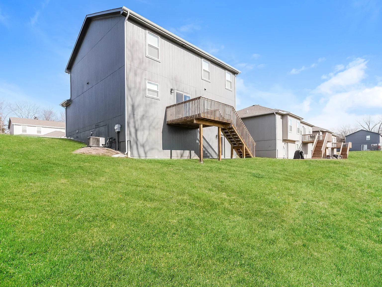 4 bed, 2.5 bath, 2007 sqft, $2,425 — Photo 3