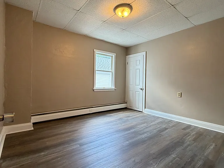 418 Center Ave — Photo 15