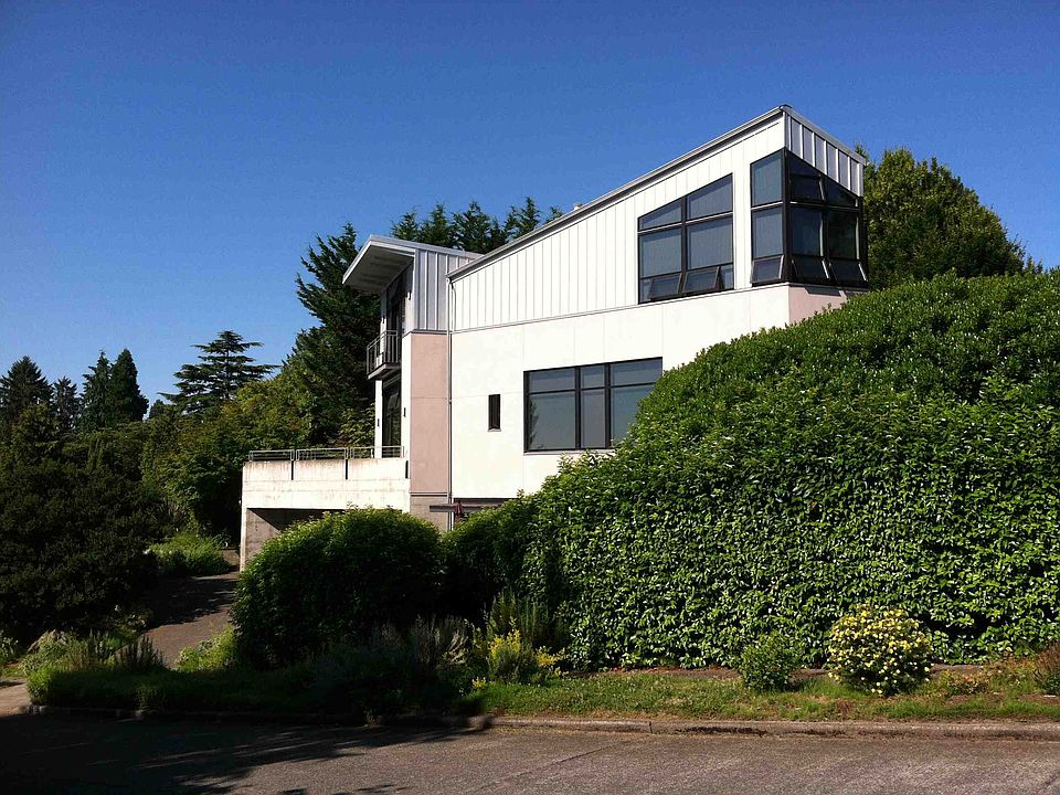 2nd image of 6151 NE Keswick Dr