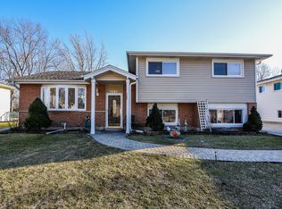 1923 E Yuma Ln, Mount Prospect, IL 60056