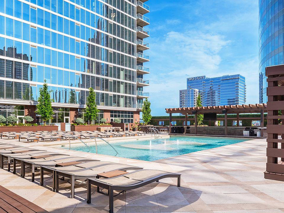 Resort-Style Rooftop Pool & Bar at One Light Luxury Apartments