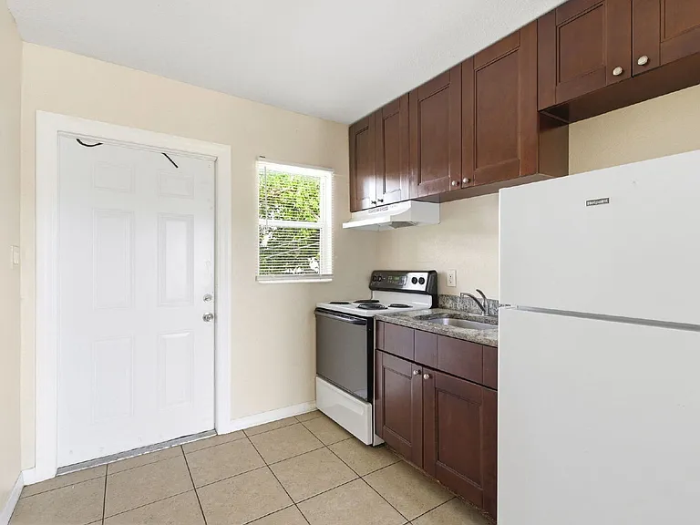 1799 Russell St S #3 — Photo 11