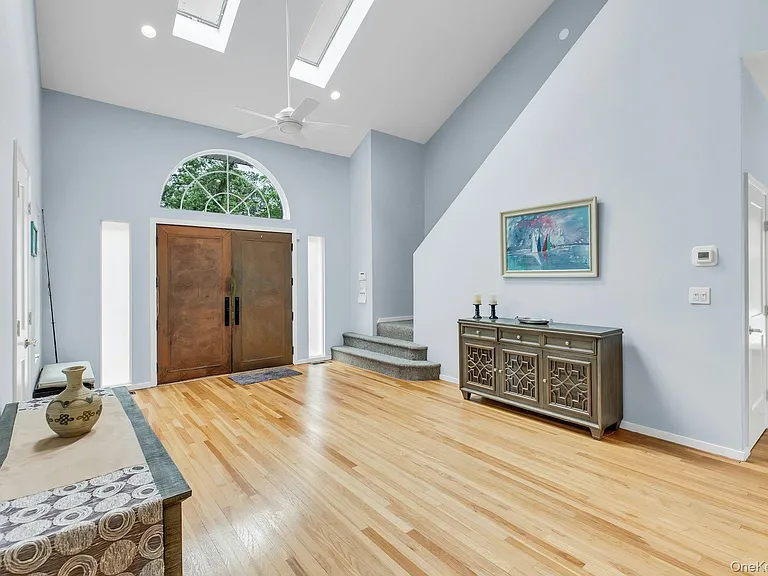 35 Bay Ave W — Photo 5