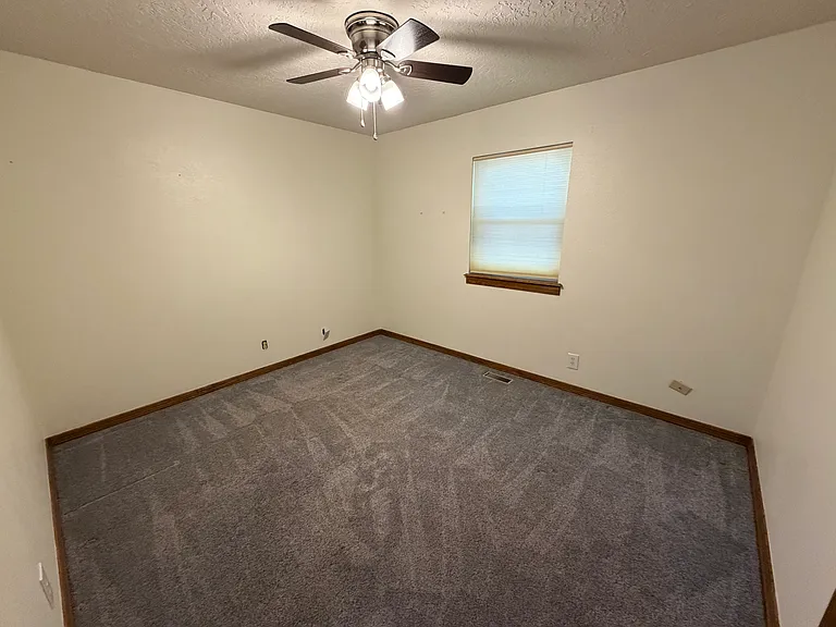2517 Chateau Dr — Photo 9