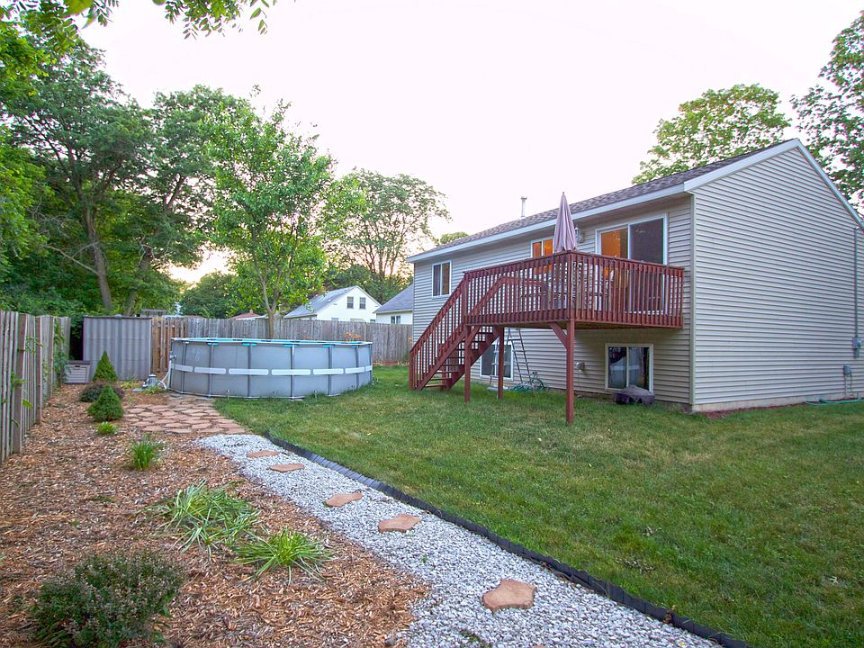 1st image of 714 Parkway Dr NE