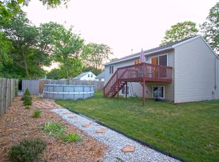 714 Parkway Dr NE, Grand Rapids, MI 49525