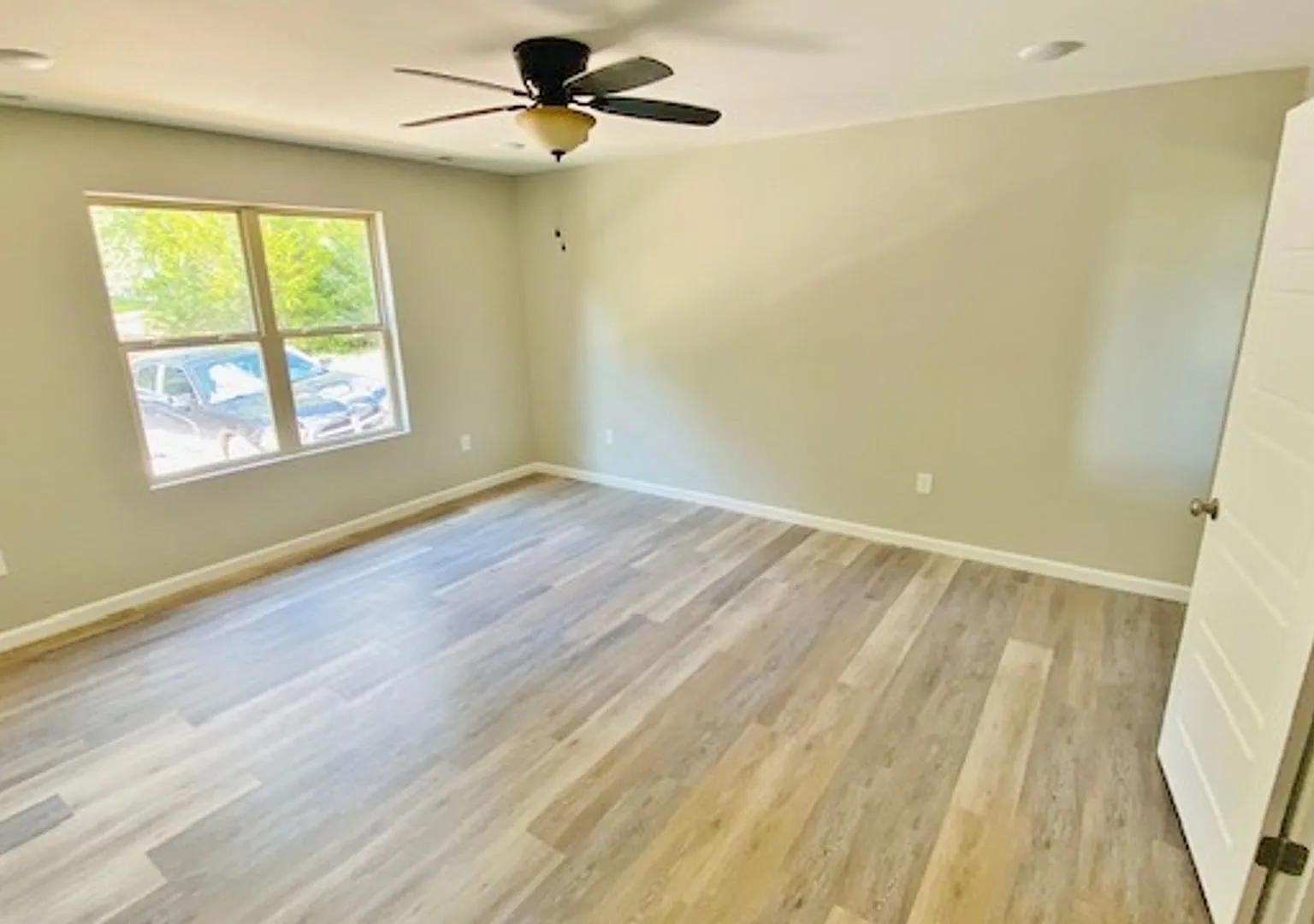 Charming 3 Bedroom, 2 Bath home. — Photo 3