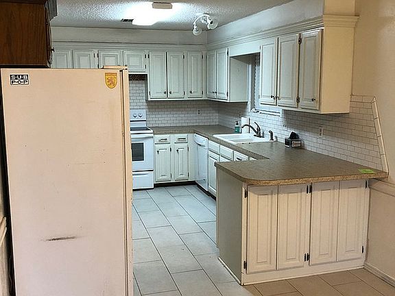 4th image of 1721 Wilderness Dr