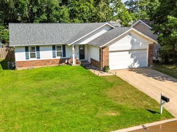 110 Barrington Dr, Saint Peters, MO 63376