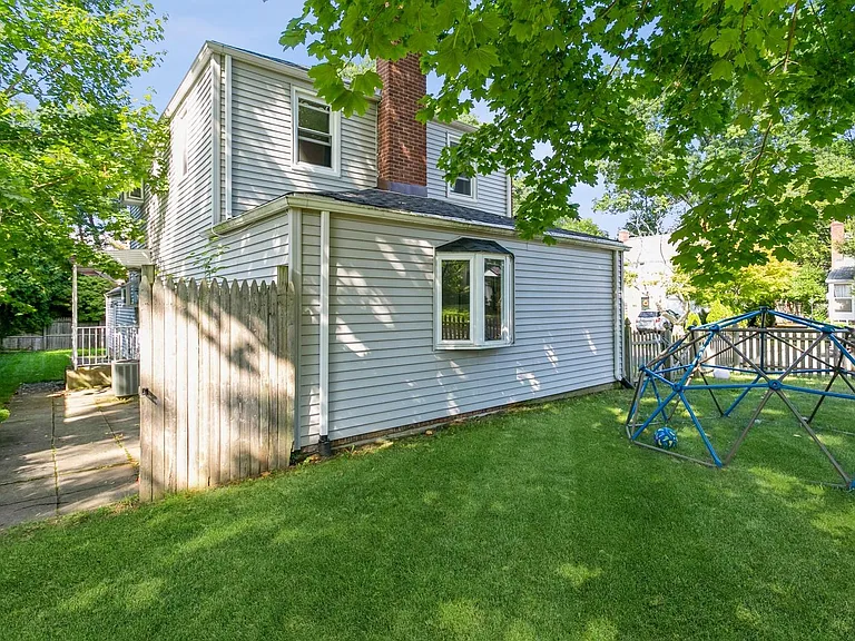 26 Pleasant Ave — Photo 26