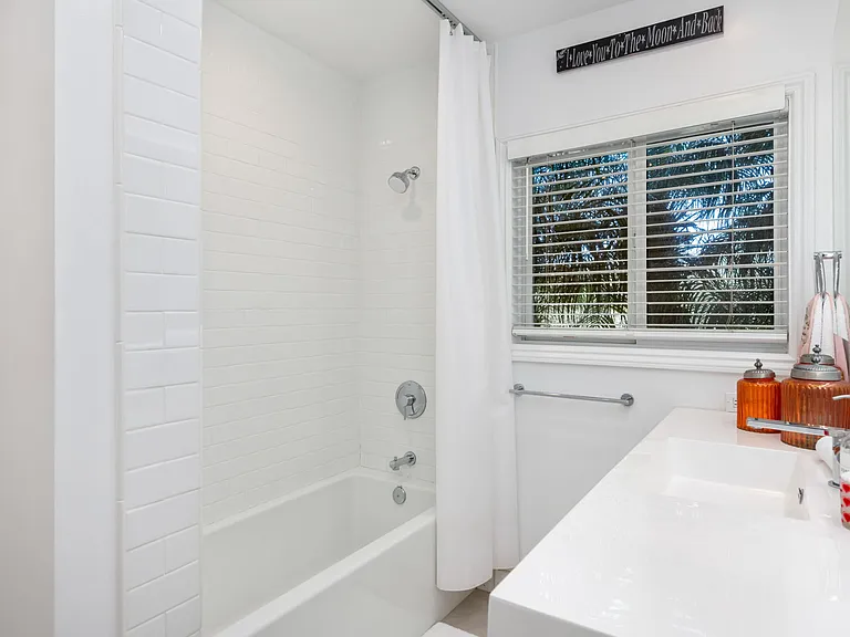 Bedroom 2 ensuite Bathroom with tub