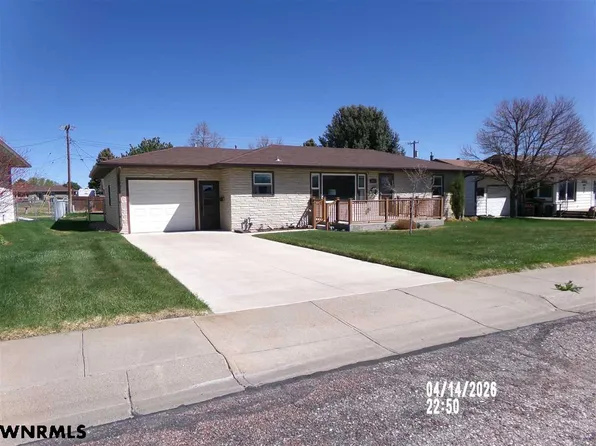 2010 Nelson Ave, Gering, NE 69341