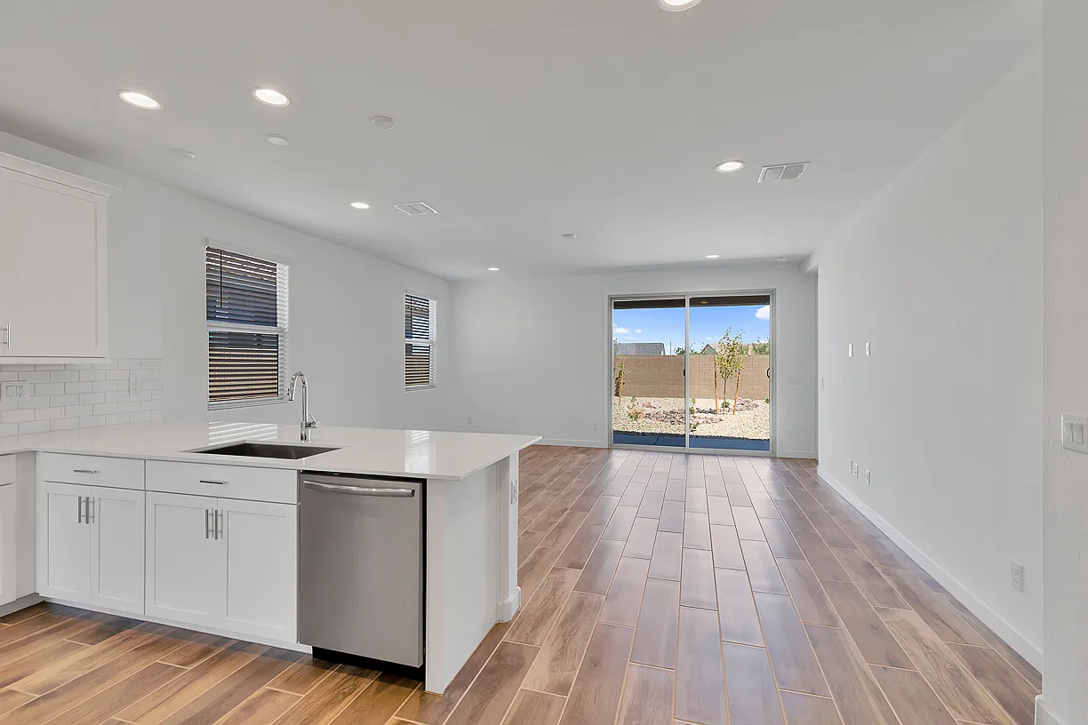 3 bed, 1392 sqft, $2,050 — Photo 2