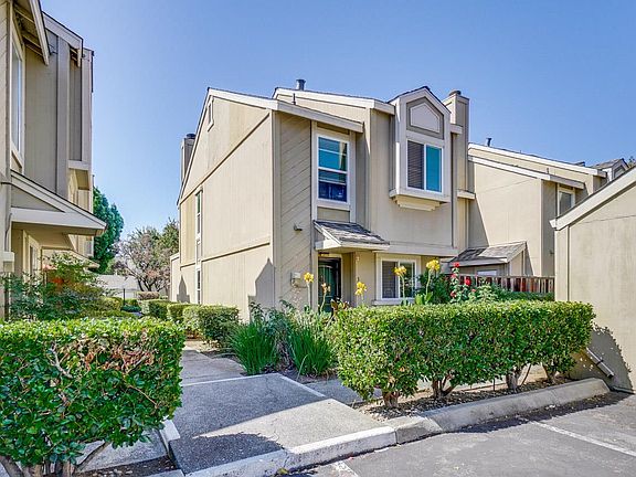 4th image of 380 Caribe Way