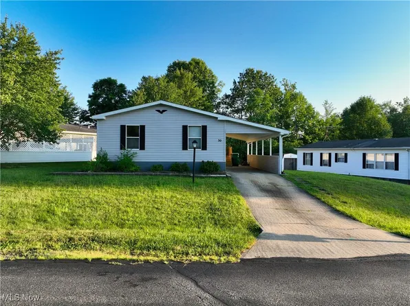 30 Cardinal Dr, Hiram, OH 44234