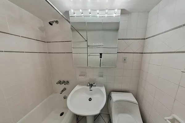 Rented by Stonehenge NYC LLC | media 9