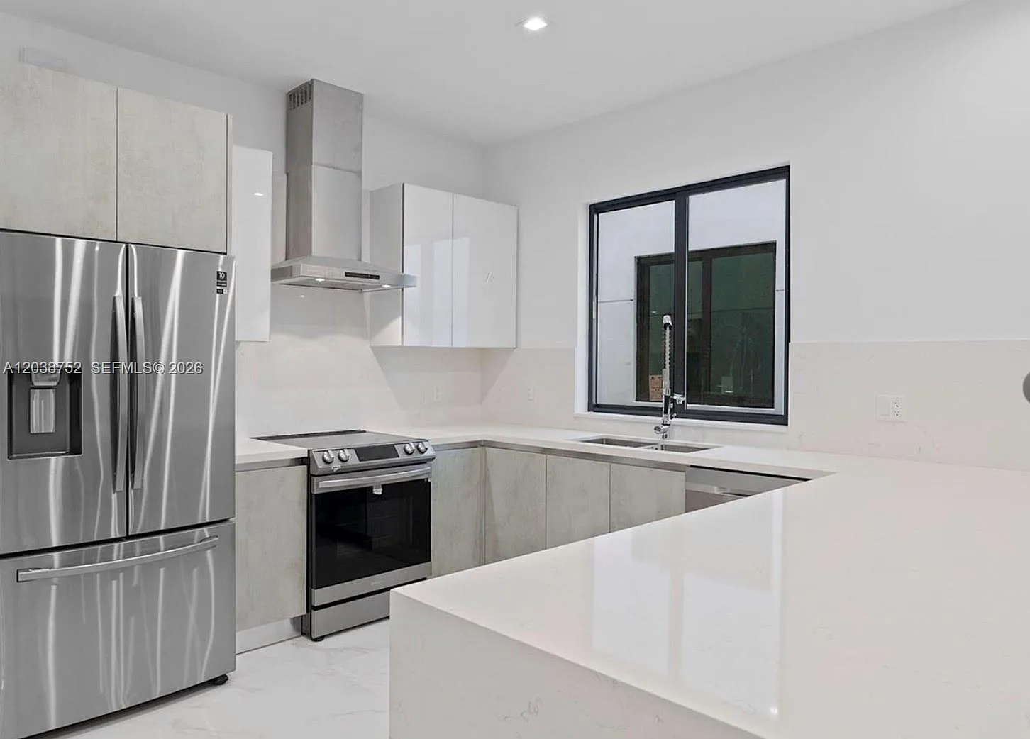 3 bed, 2.5 bath, 1535 sqft, $8,900 — Photo 3