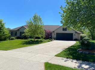 74 Chelsea Ct NE, Rockford, MI