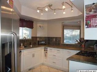 7 Donamar Ln, Laurence Harbor, NJ 08879