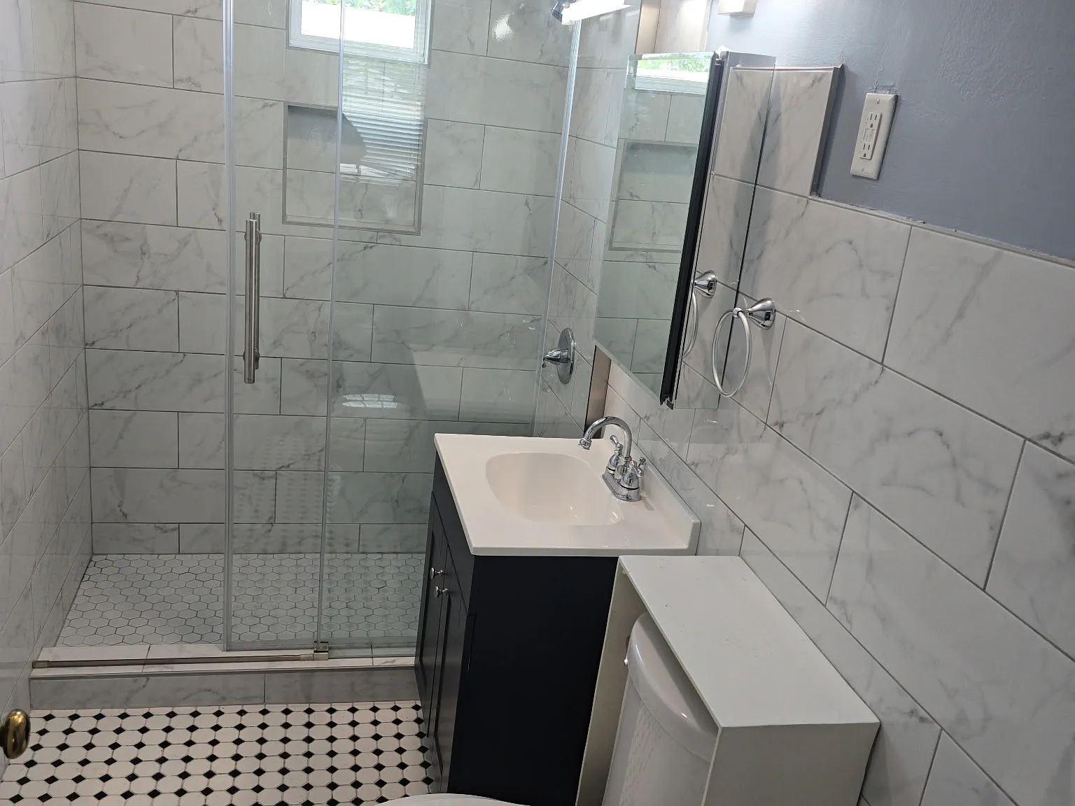 4 bed, 2100 sqft, $4,400 — Photo 3