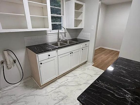 4th image of 1132 Avondale Rd
