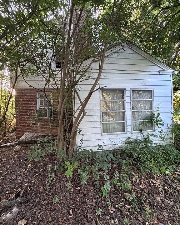 2nd image of 2606 Hawthorne Ave