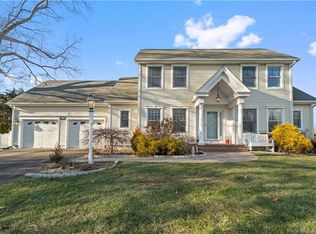 29 Cricket Ct, Old Saybrook, CT 06475