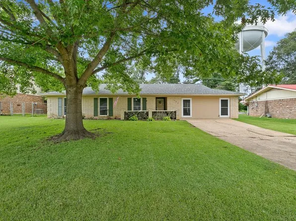 341 W Greenfield Dr, Wake Village, TX 75501