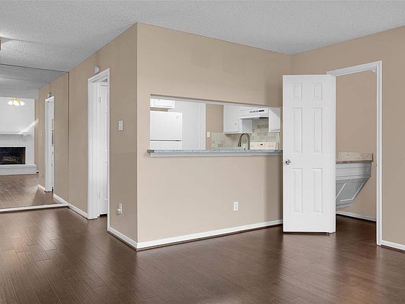 4th image of 2851 Panagard Dr