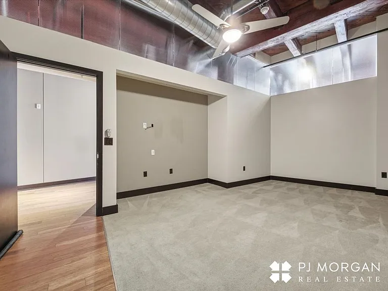 The Residence at Old Marketplace — Photo 11