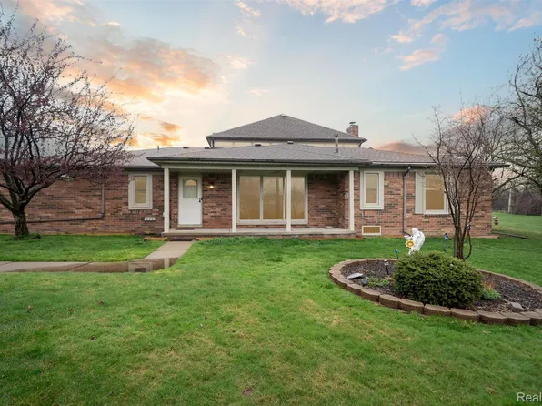 49420 Mayflower Ct #57, Utica, MI 48315