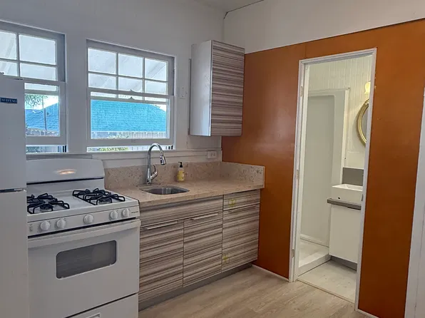 735 9th Ave #C, Honolulu, HI 96816
