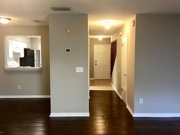 3rd image of 12037 Candlewyck Ln