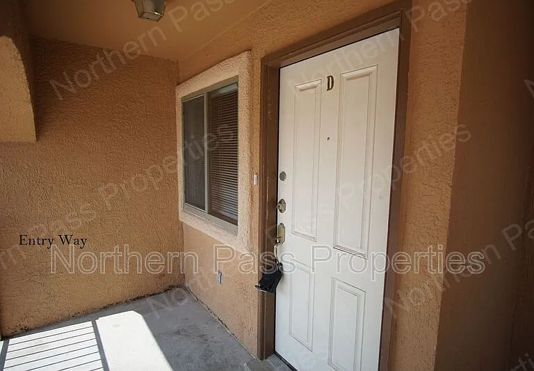 3400 Blue Earth Ln #D — Photo 2