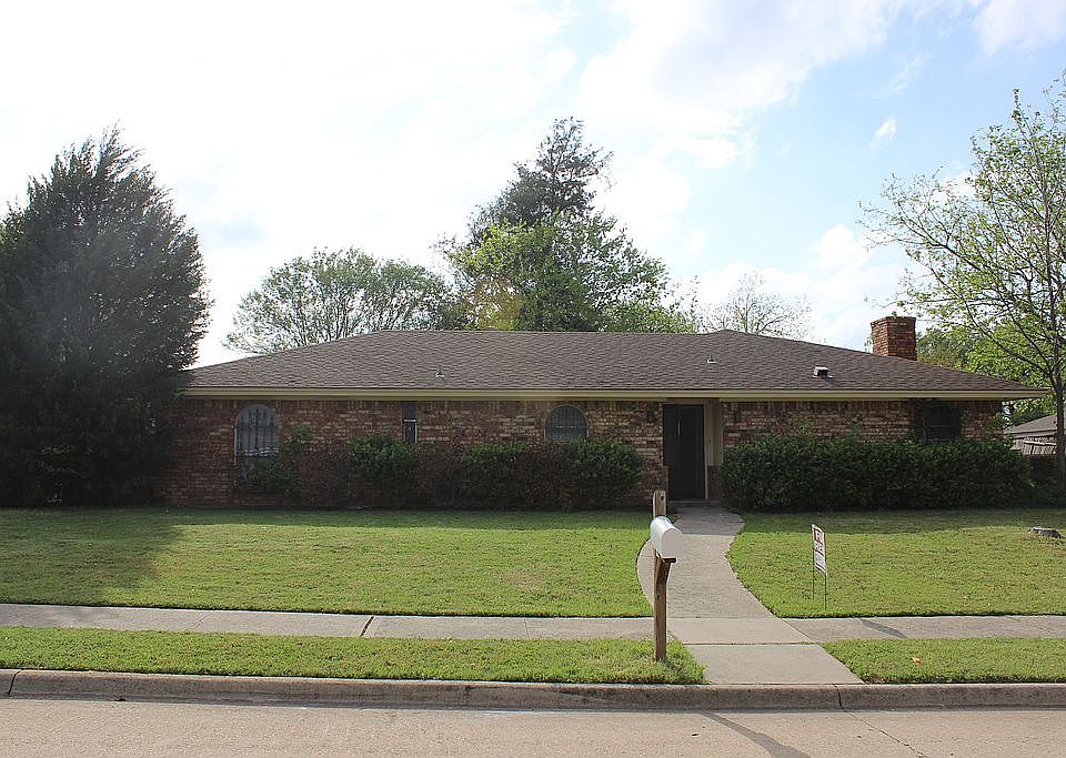 1st image of 2401 Roundrock Trl