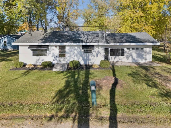 332 Mill St, Trufant, MI 49347