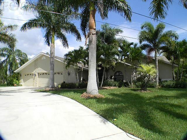1st image of 912 SW 52nd St