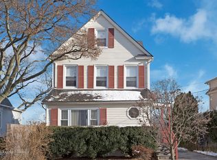 9 Edgewater Pl, Larchmont, NY 10538