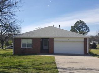 903 S Cherokee St, Locust Grove, OK 74352
