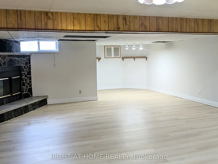 1258 Stacey Rd — Photo 10