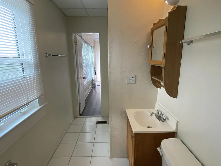 2nd bathroom