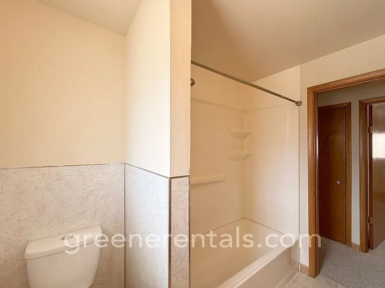 1616 10th Ave SW — Photo 16