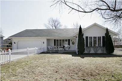 2nd image of 212 Glen Eagle Dr NE