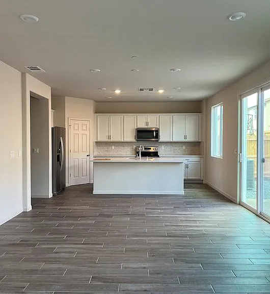 6057 Woodlands Loop — Photo 3
