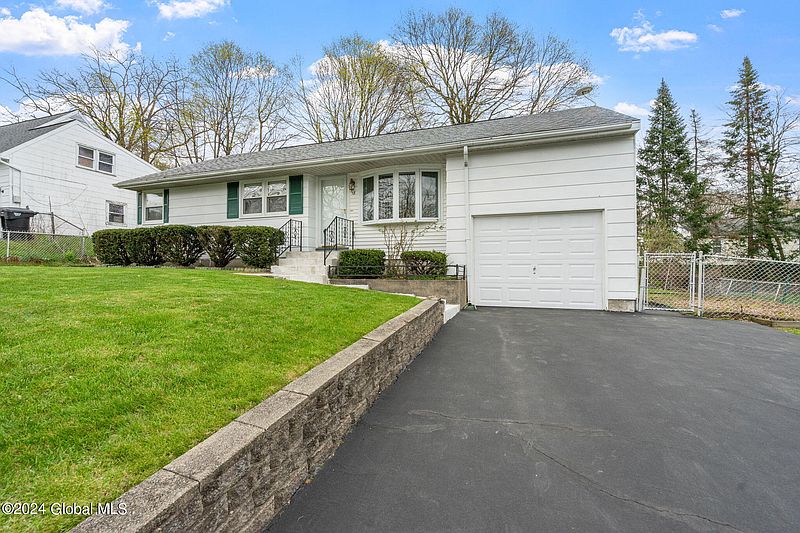 3rd image of 18 Ahern Avenue